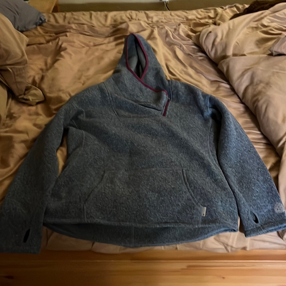 Stio hooded fleece blue with purple trim